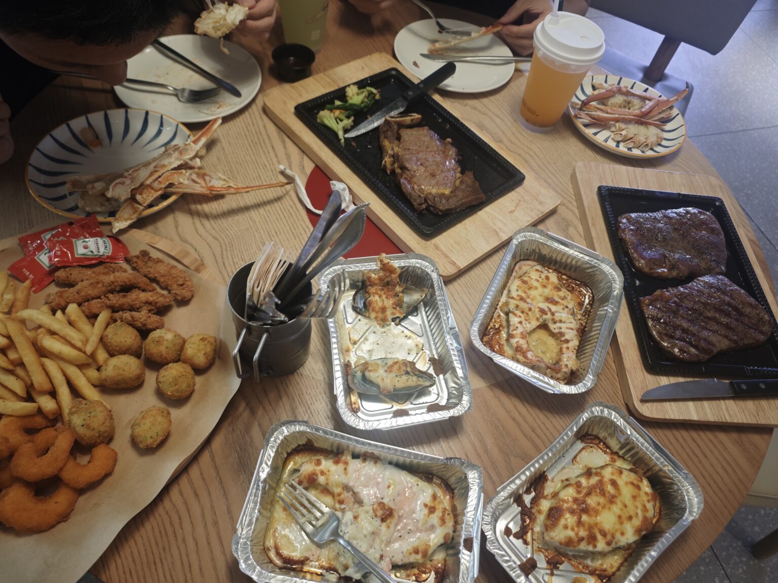 必胜客自助餐“历险记”:一场关于牛排与肠胃的博弈